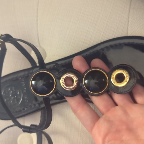 TORY BURCH 7.5 BLACK PATENT LEATHER WITH STUNNING GOLD ACCENTS W/ “TORY BURCH” - Picture 3 of 7